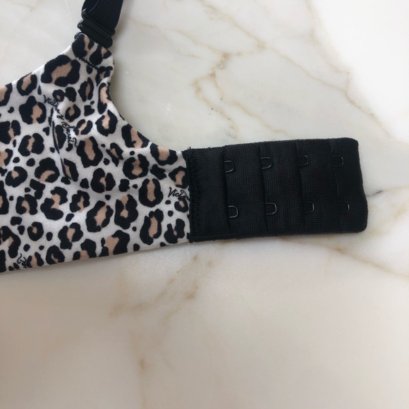 VICTORIA’S SECRET LEOPARD PRINT CONVERTIBLE UNDERWIRE BRA 34D LNC😍🥰 - Picture 3 of 4